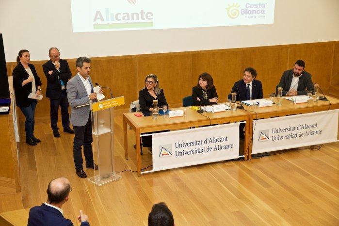 La Red de Destinos Turísticos Inteligentes de la Comunitat Valenciana recibe el premio a la innovación turística de la Universidad de Alicante